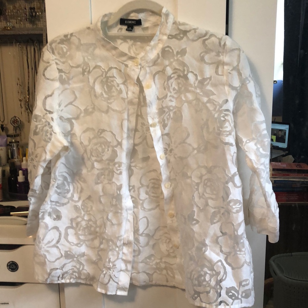 Lace detail button up shirt in women’s M